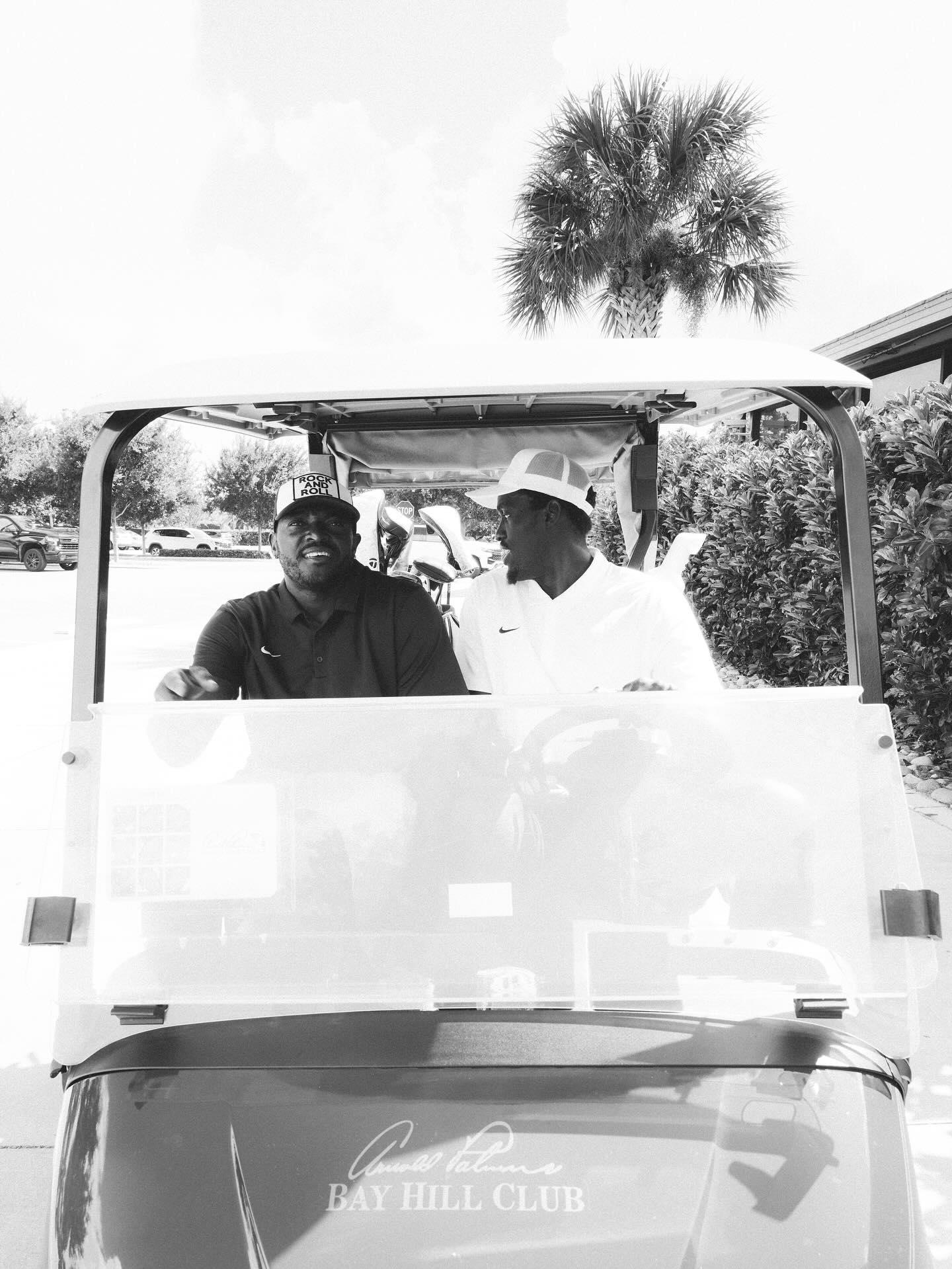 div, 西亚卡姆场, yid