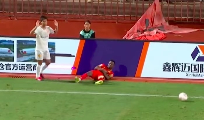 本场比赛场, 龙比赛第, 评议组认为